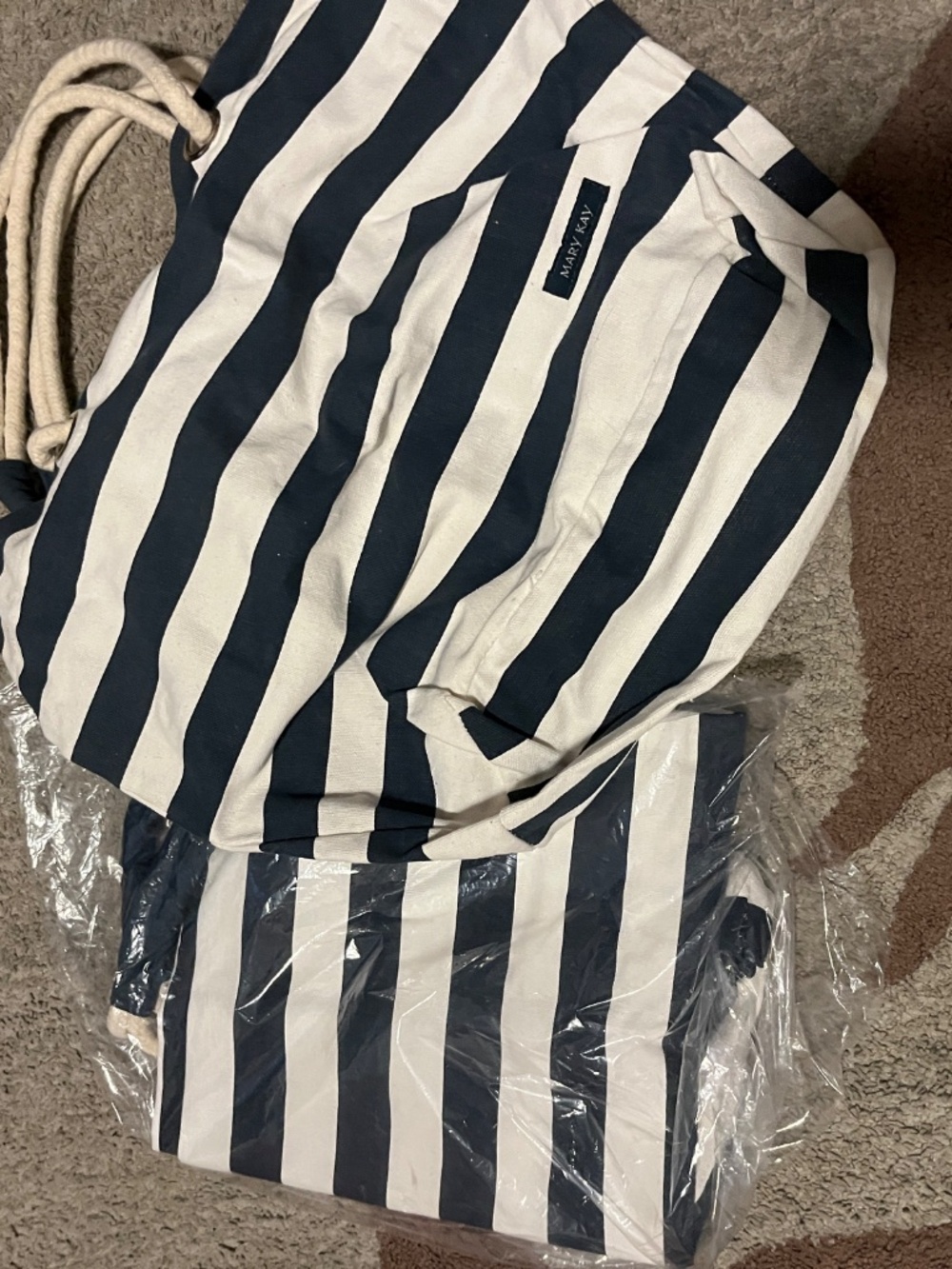 Beach tote - Picture 2 of 3